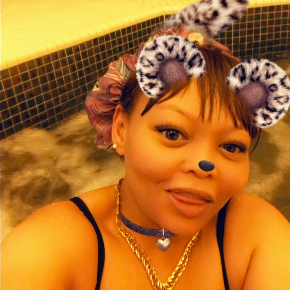 Meet your Posher, Tiffiany - Picture 4 of 7